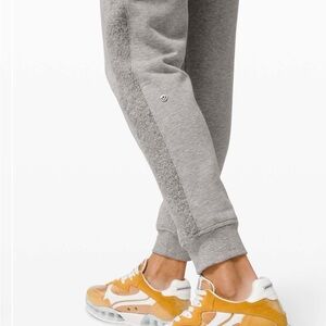 Lululemon Scuba Jogger with Sherpa Stripe- women’s size 12
